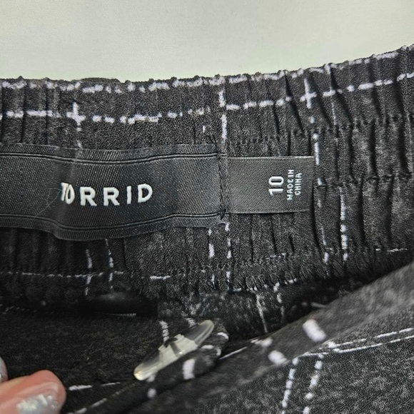 TORRID | Wide Leg Stretch Crepe High-Rise Pant | Size 10 - Picture 3 of 4